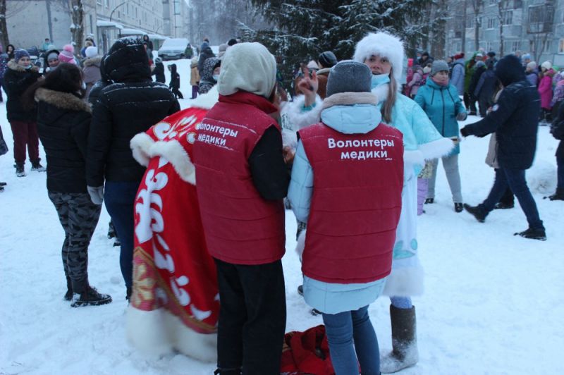 25 и 26 декабря на улицах города Вологда Дед Мороз создавал предновогоднее настроение